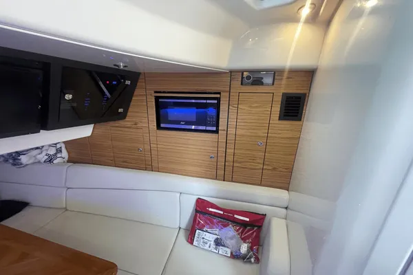 Boston Whaler 380 Realm image