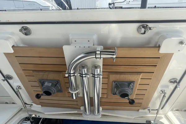 Boston Whaler 380 Realm image