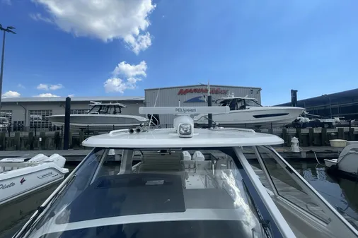 Boston Whaler 380 Realm image