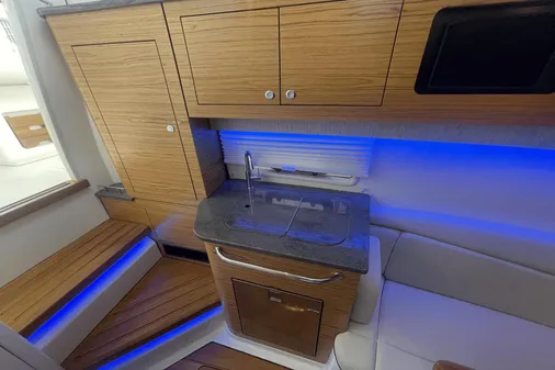 Boston Whaler 380 Realm image