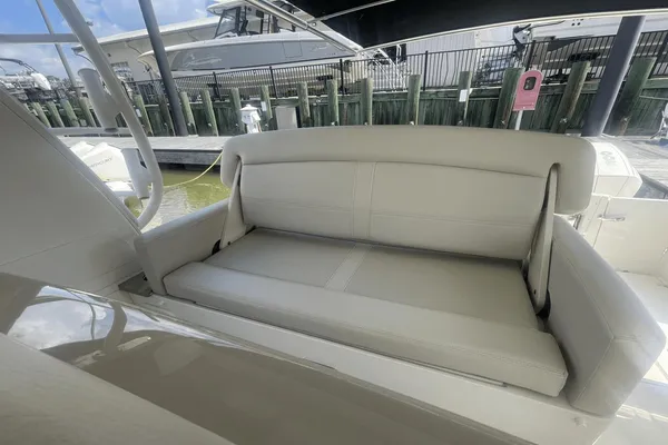 Boston Whaler 380 Realm image