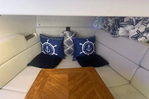 Boston Whaler 380 Realm image