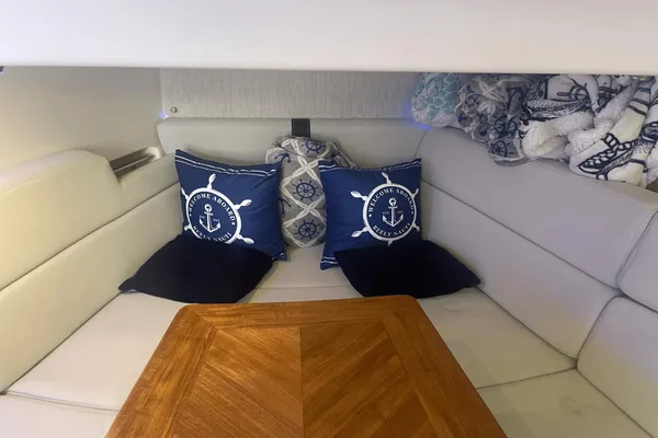 Boston Whaler 380 Realm image