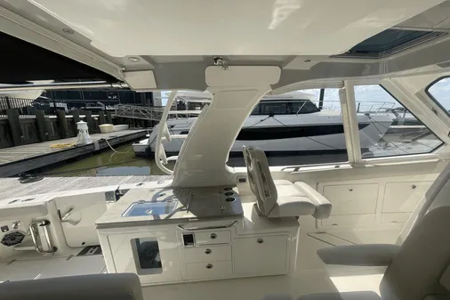 Boston Whaler 380 Realm image
