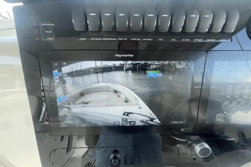 Boston Whaler 380 Realm image