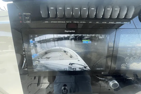 Boston Whaler 380 Realm image