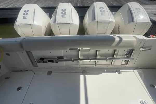 Boston Whaler 380 Realm image