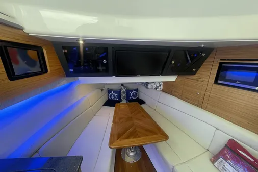 Boston Whaler 380 Realm image