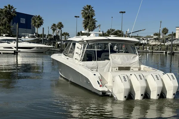 Boston Whaler 380 Realm image