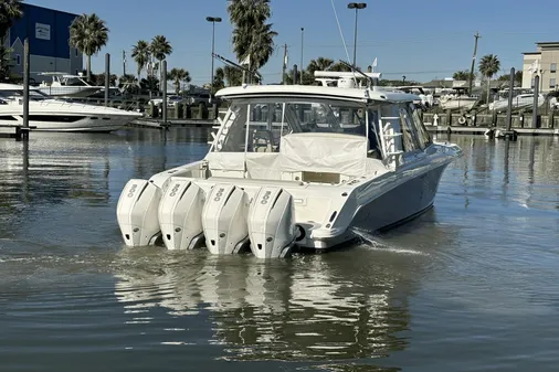 Boston Whaler 380 Realm image