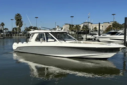 Boston Whaler 380 Realm image