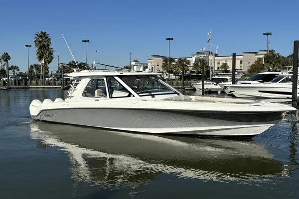 Boston Whaler 380 Realm image