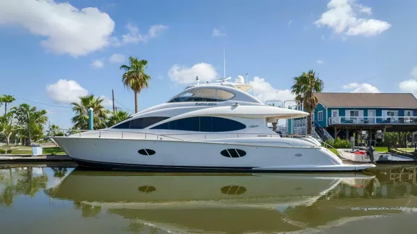 Lazzara 74 MOTOR YACHT 