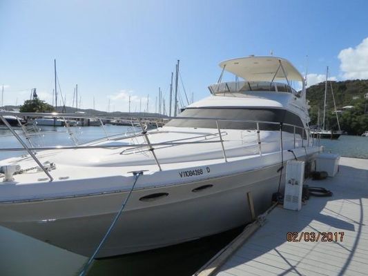 Sea Ray 560 Sedan Bridge - main image