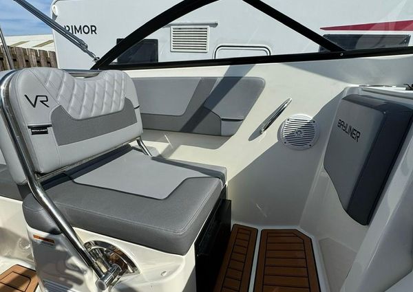 Bayliner VR5-BOWRIDER-I-O image