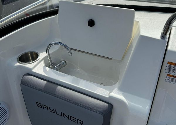 Bayliner VR5-BOWRIDER-I-O image