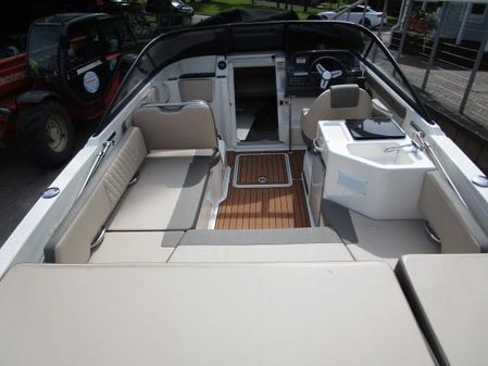 Bayliner VR6-CUDDY image