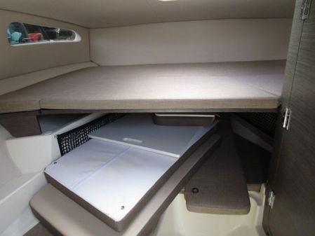 Bayliner VR6-CUDDY image