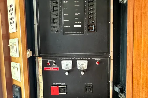 Hatteras 50 Convertible Sportfish image