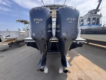 Contender 35 Express Side Console image