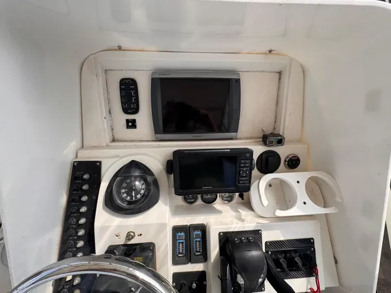 Contender 35 Express Side Console image