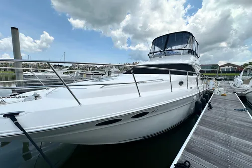 Sea Ray 400 Sedan Bridge image