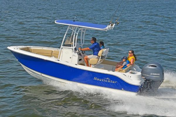 NauticStar 2102 Legacy - main image