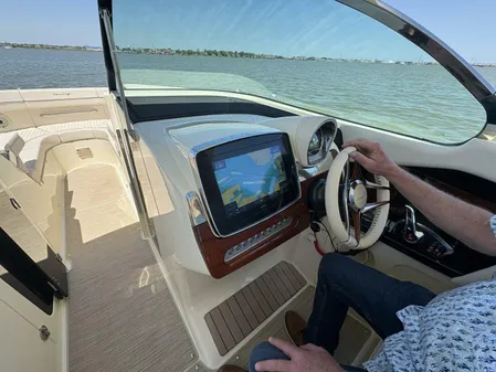 Chris-Craft Launch 31 GT image