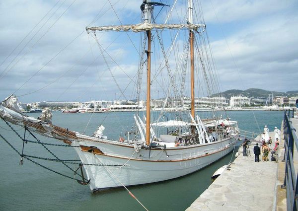Classic-brigg-schooner 42M image