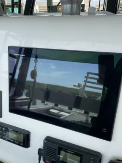 Custom 31 Center Console image