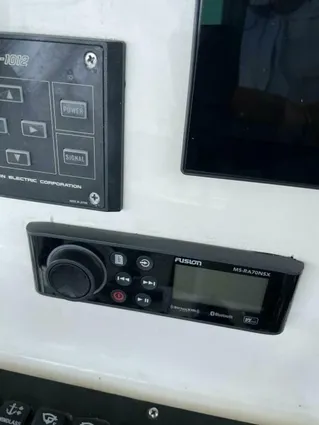 Custom 31 Center Console image