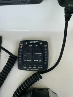 Custom 31 Center Console image