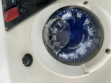 Custom 31 Center Console image