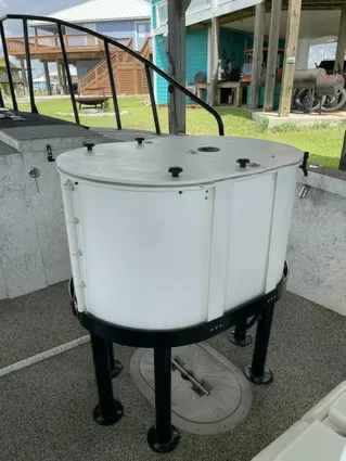 Custom 31 Center Console image