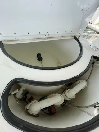 Custom 31 Center Console image