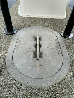 Custom 31 Center Console image