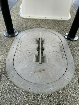 Custom 31 Center Console image