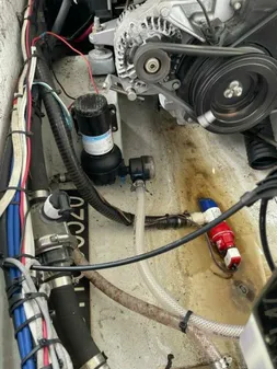 Custom 31 Center Console image