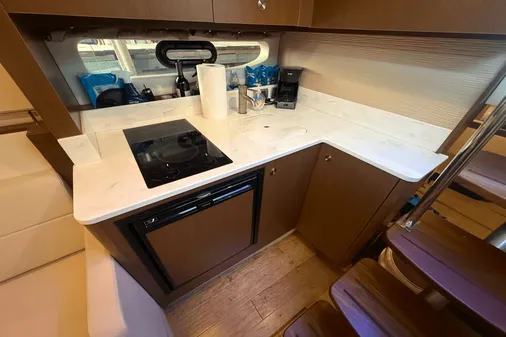 Sea Ray 350 Sundancer Coupe image