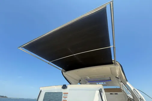 Sea Ray 350 Sundancer Coupe image