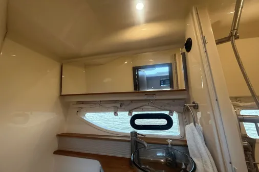 Sea Ray 350 Sundancer Coupe image