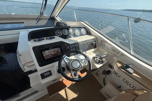 Sea Ray 350 Sundancer Coupe image