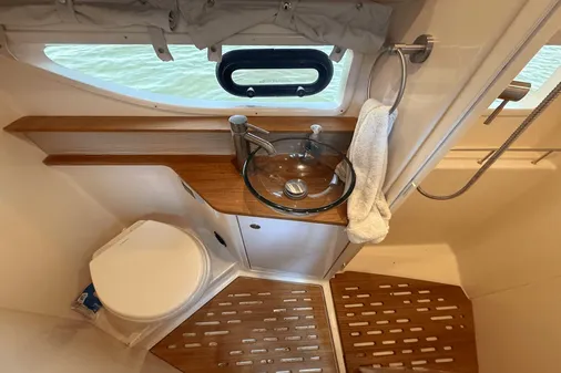 Sea Ray 350 Sundancer Coupe image