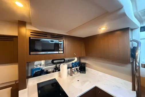 Sea Ray 350 Sundancer Coupe image