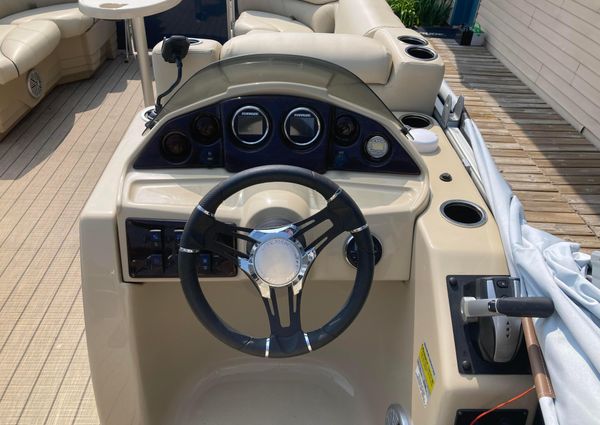 Sylvan MIRAGE-CRUISE-8524-ENTERTAINER-LE image