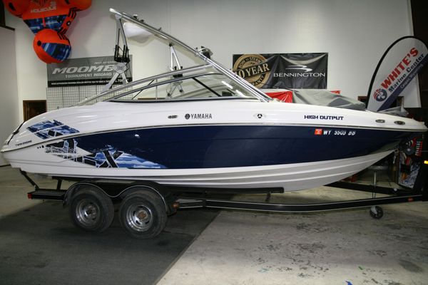 Yamaha Boats 212X - main image