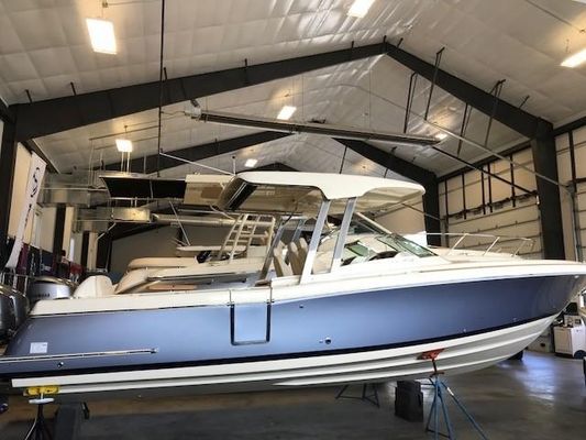 Chris-Craft Calypso 30 - main image