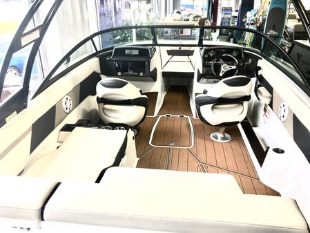 Monterey M225 Bowrider w/ Ski Tower image