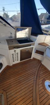 Sea Ray SLX 350 image