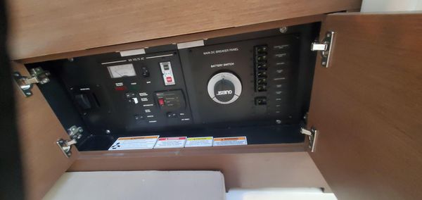Sea Ray SLX 350 image